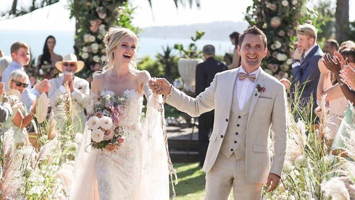 41-летний Мэттью Беллами женился на 29-летней модели Элль Эванс: первые фото со свадьбы