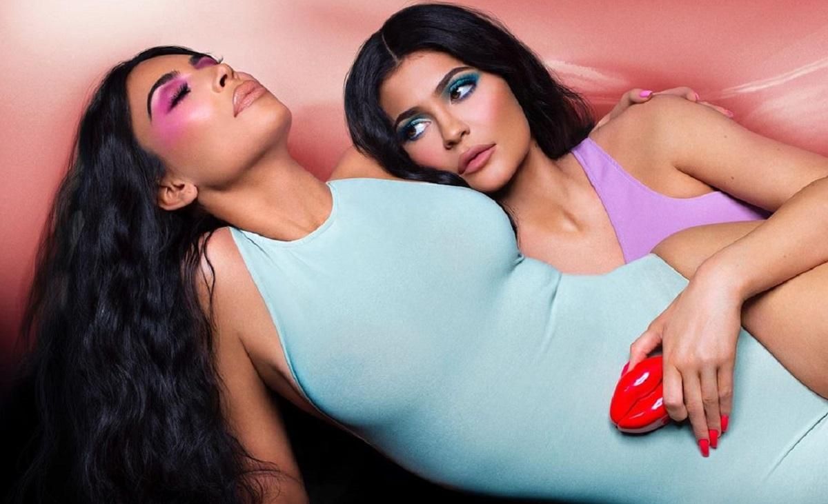 Колаборація від сестер: Кім Кардашян і Кайлі Дженнер вперше випустили колекцію ароматів – відео Колаборація від сестер: Кім Кардашян і Кайлі Дженнер вперше випустили колекцію ароматів – відео