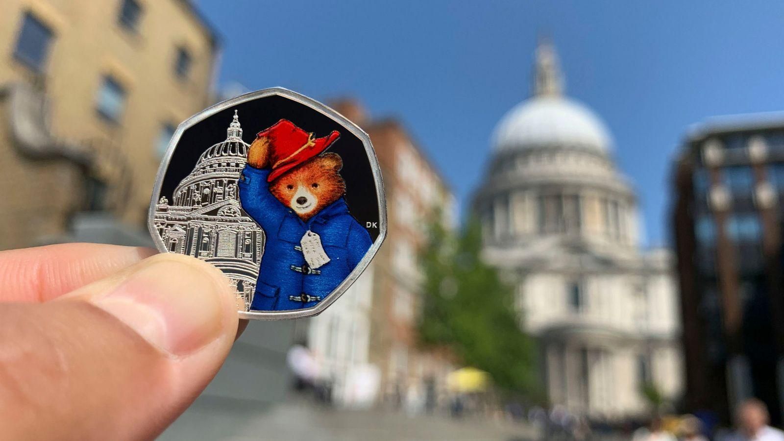 Монети з ведмедиком Паддінгтоном випустили у Великобританії: милі фото
