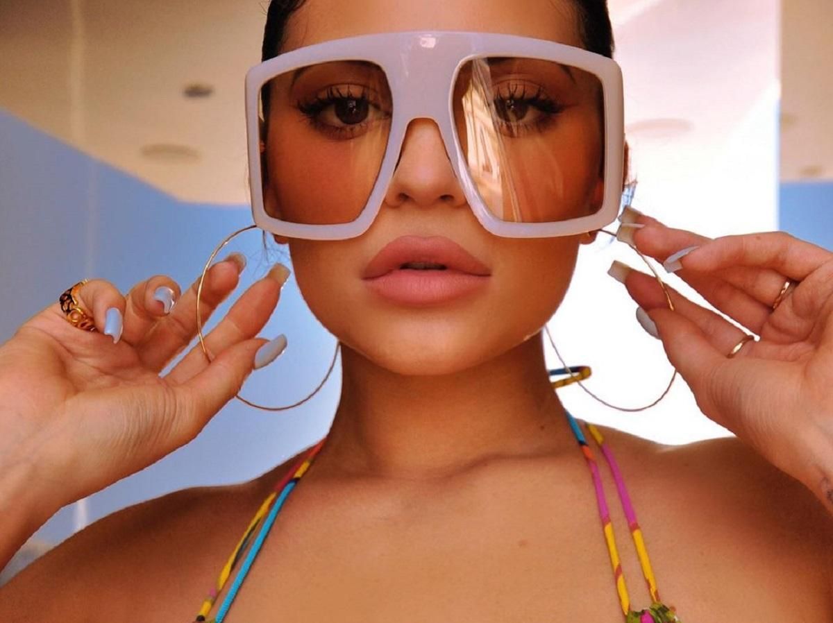 Кайли Дженнер показала, как прыгала с роскошной яхты в море: видео Кайли Дженнер показала, как прыгала с роскошной яхты в море: видео