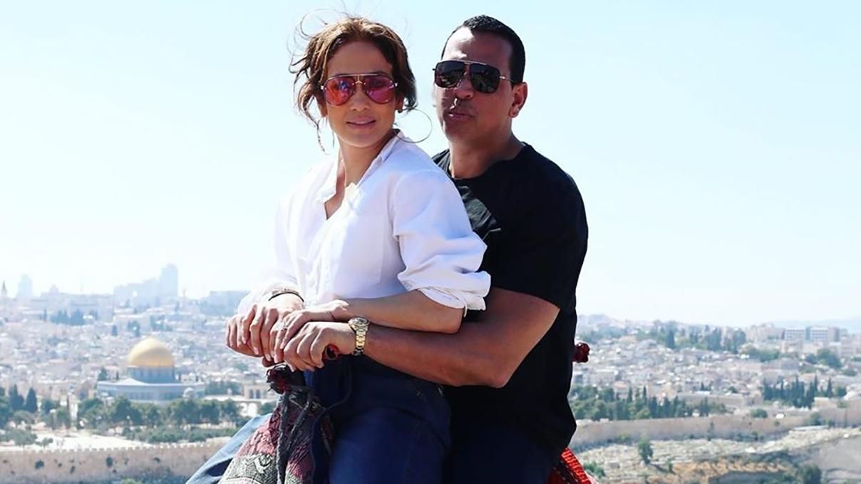 Око за око в приятном смысле: Дженнифер Лопес подарила любимому внедорожник Око за око в приятном смысле: Дженнифер Лопес подарила любимому внедорожник