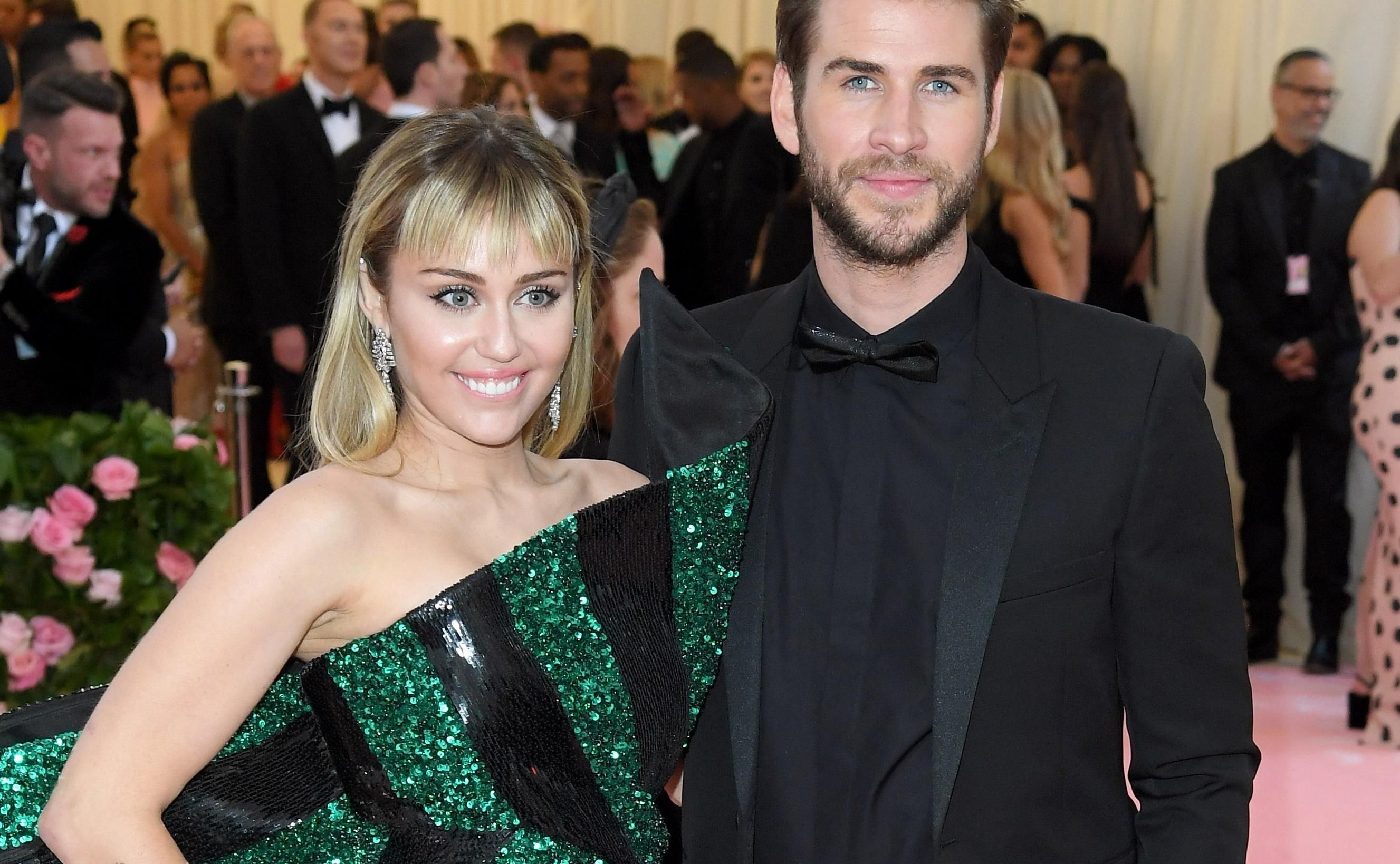 Родичі Майлі Сайрус і Ліама Хемсворта вмовляють їх не розлучатися, – ЗМІ Родичі Майлі Сайрус і Ліама Хемсворта вмовляють їх не розлучатися, – ЗМІ