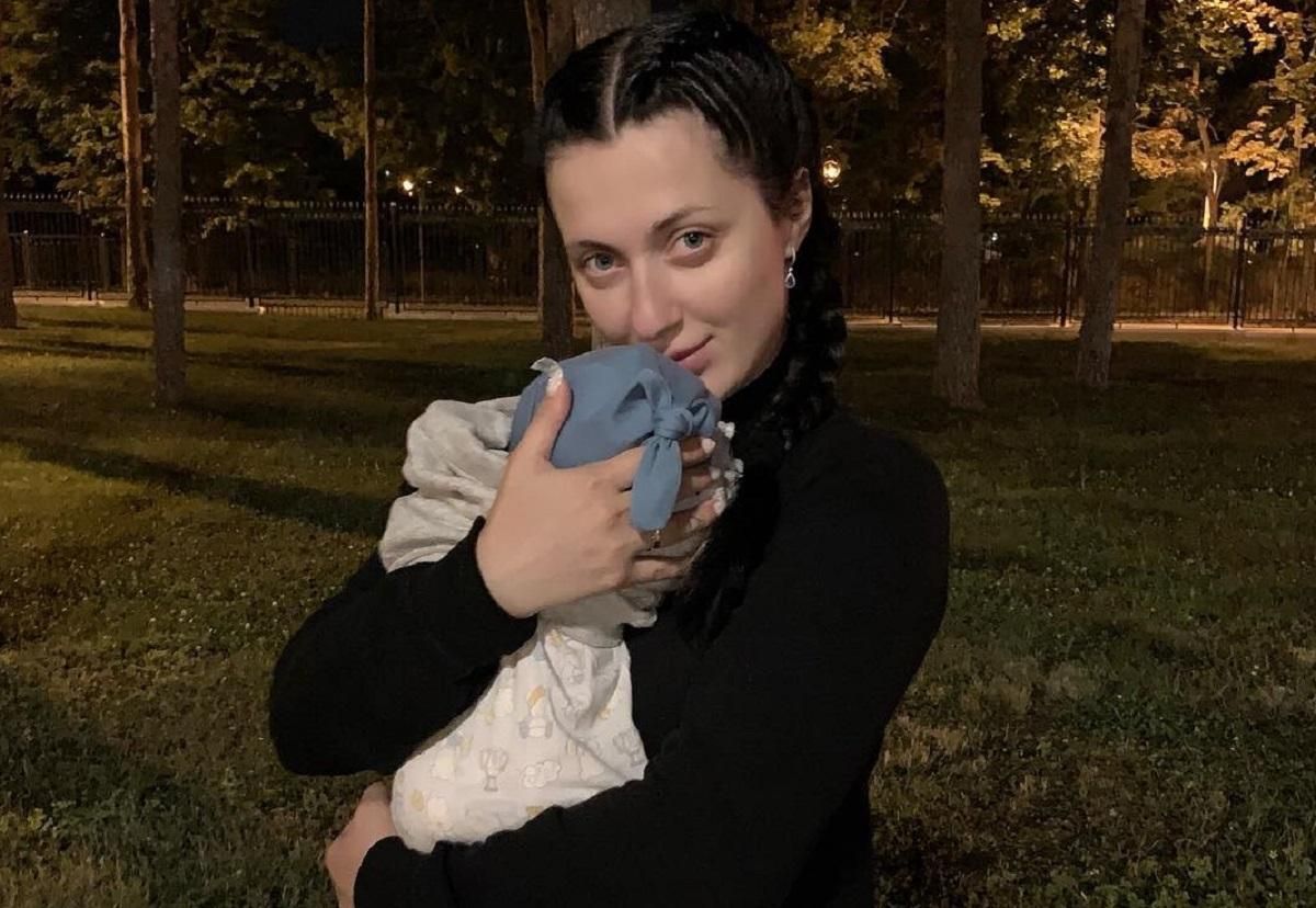 Сніжана Бабкіна розповіла, як летіла в Італію з 1-місячним малюком: зворушливі фото