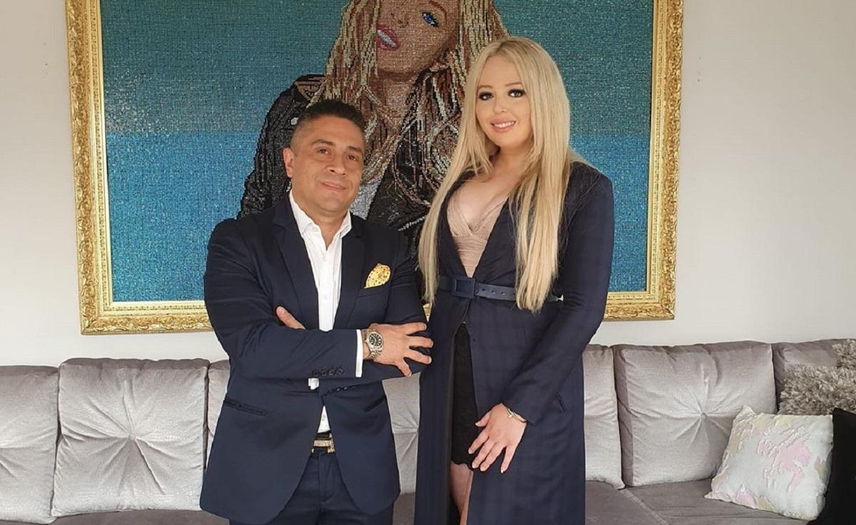 Открытое декольте и туфли в стразах: младшая дочь Трампа Тиффани примерила откровенный образ