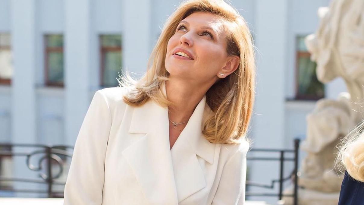 У білому total look: Олена Зеленська поділилася новими знімками після довгої перерви в Instagram У білому total look: Олена Зеленська поділилася новими знімками після довгої перерви в Instagram