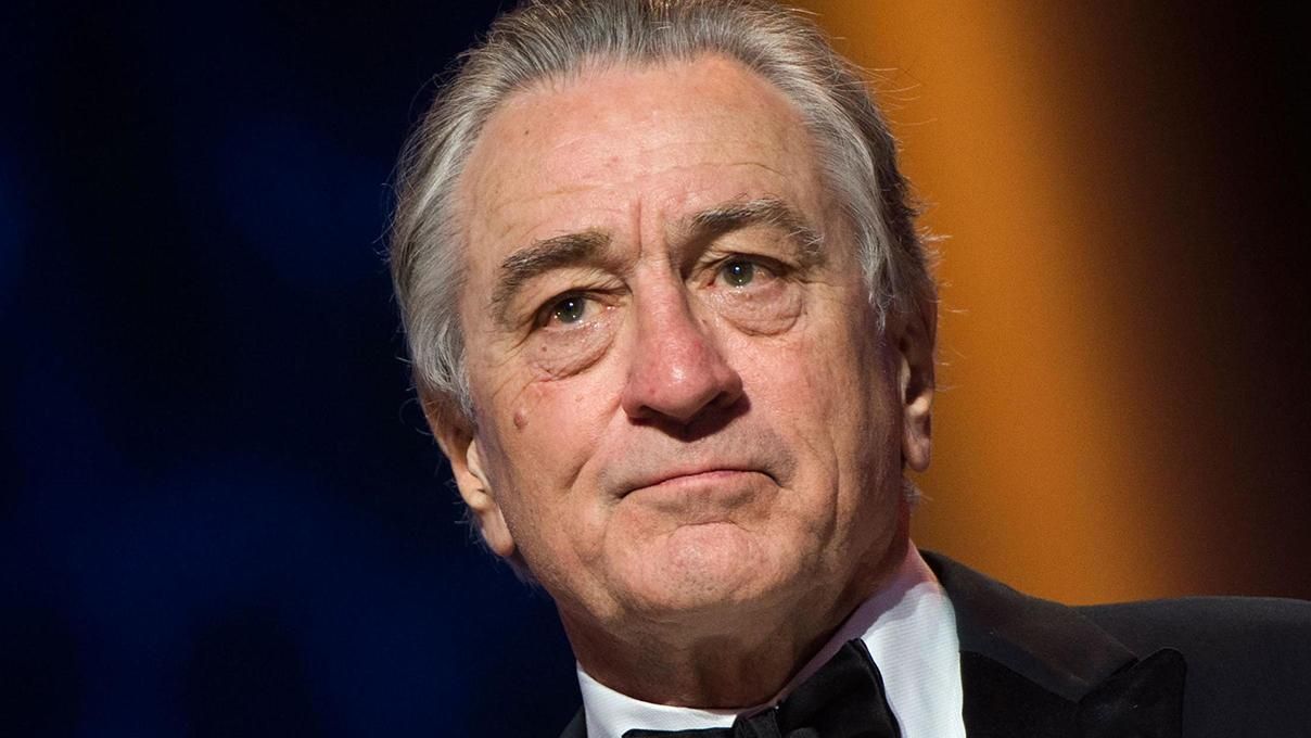 Де Ніро подав до суду на працівницю, яка подивилася 55 серій "Друзів" за 4 робочих дні: деталі Де Ніро подав до суду на працівницю, яка подивилася 55 серій "Друзів" за 4 робочих дні: деталі