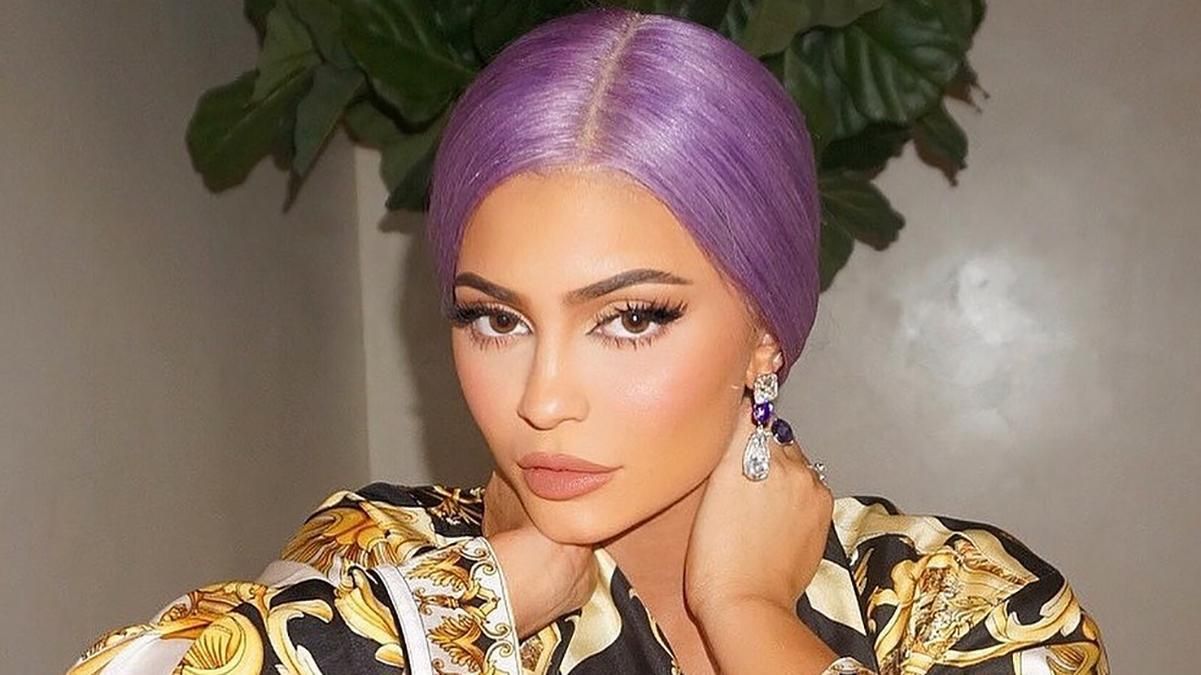 Блогеры заполонили сеть снимками с лиловыми волосами: эффектные фото