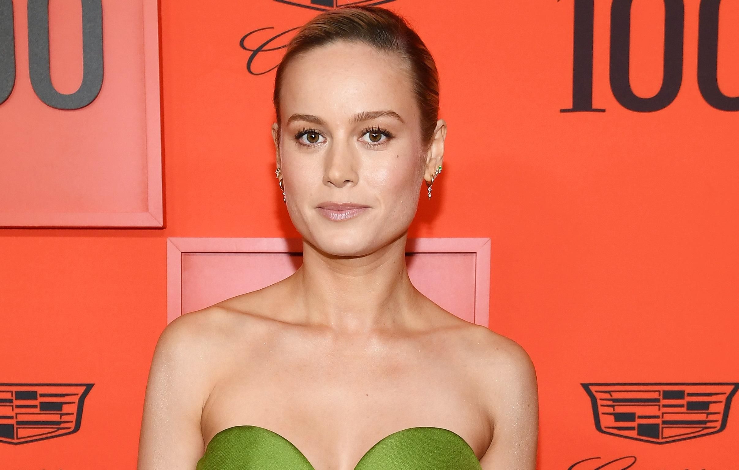 "Женщина-супергерой" Бри Ларсон показала тренировку в спортзале: эффектное видео "Женщина-супергерой" Бри Ларсон показала тренировку в спортзале: эффектное видео