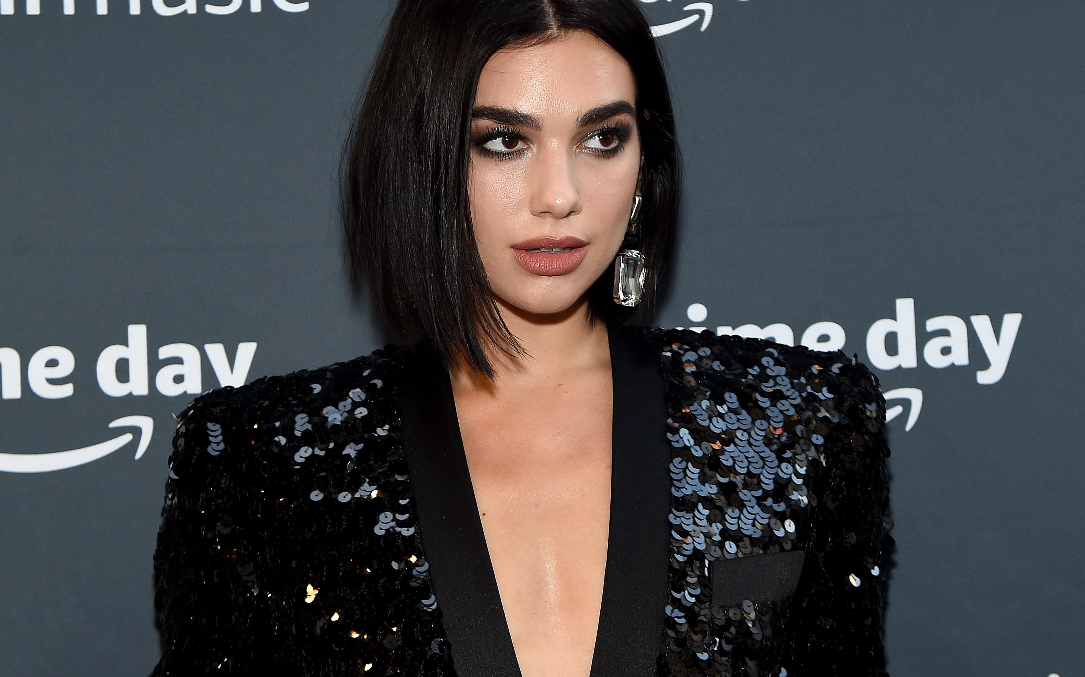 Дуа Ліпа похизувалася засмагою в білому купальнику: фото Дуа Ліпа похизувалася засмагою в білому купальнику: фото