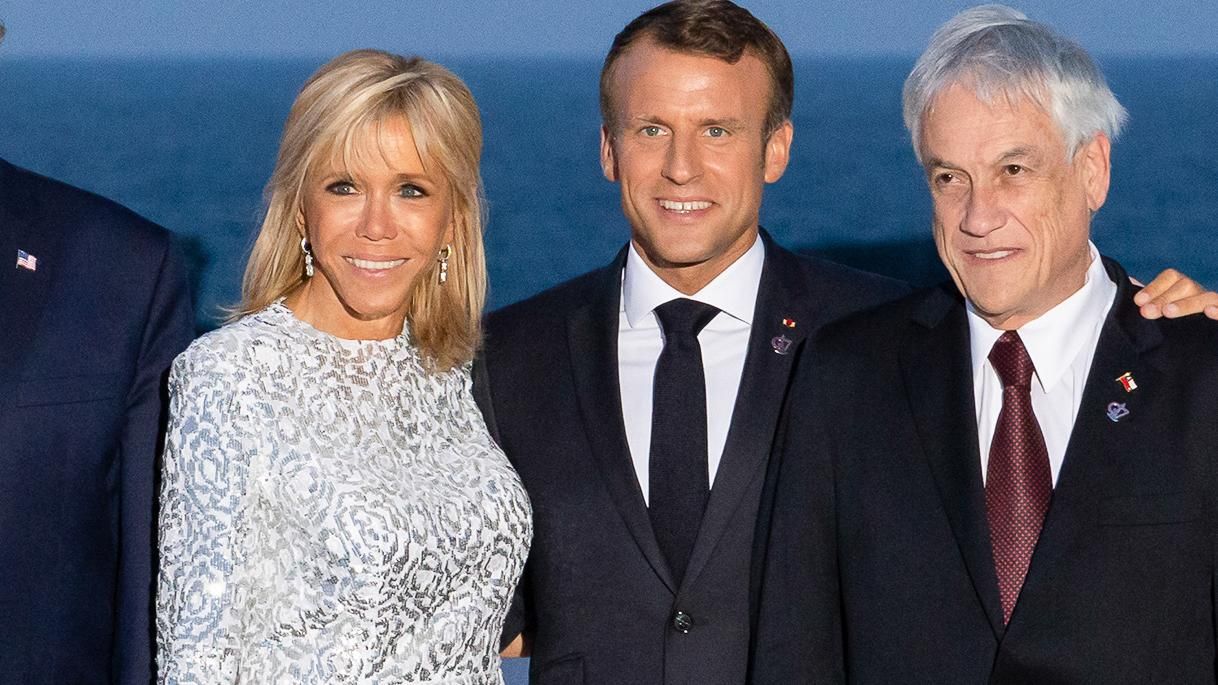 66-річна Бріджит Макрон зачарувала появою в сріблястій сукні на Лазуровому берегу 66-річна Бріджит Макрон зачарувала появою в сріблястій сукні на Лазуровому берегу