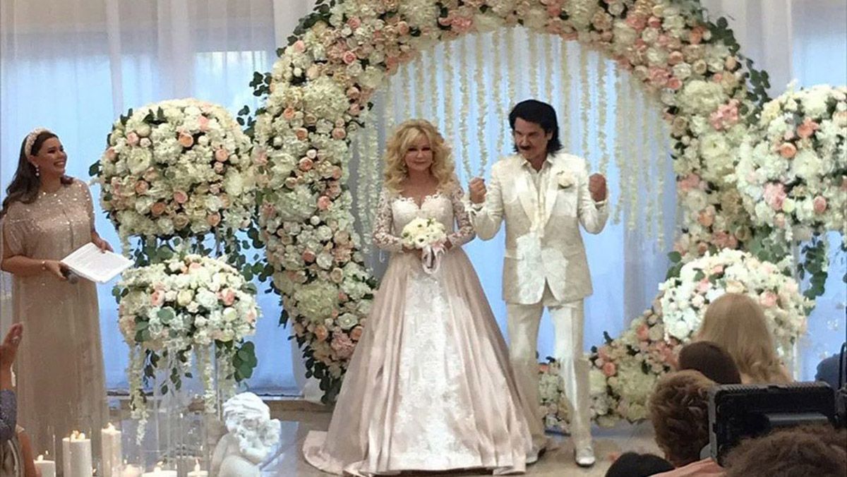 Павло та Марина Зіброви вдруге пішли до вівтаря: весільні фото та відео Павло та Марина Зіброви вдруге пішли до вівтаря: весільні фото та відео