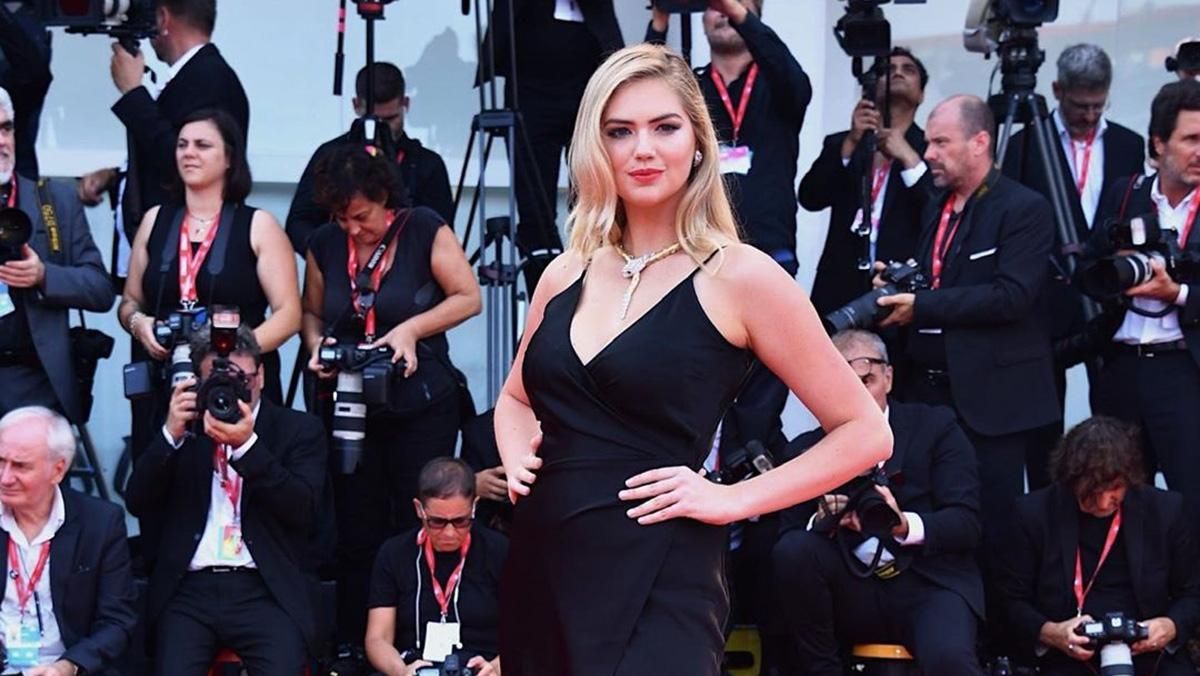 Как эффектно выглядеть в черном платье: потрясающий пример Кейт Аптон Как эффектно выглядеть в черном платье: потрясающий пример Кейт Аптон