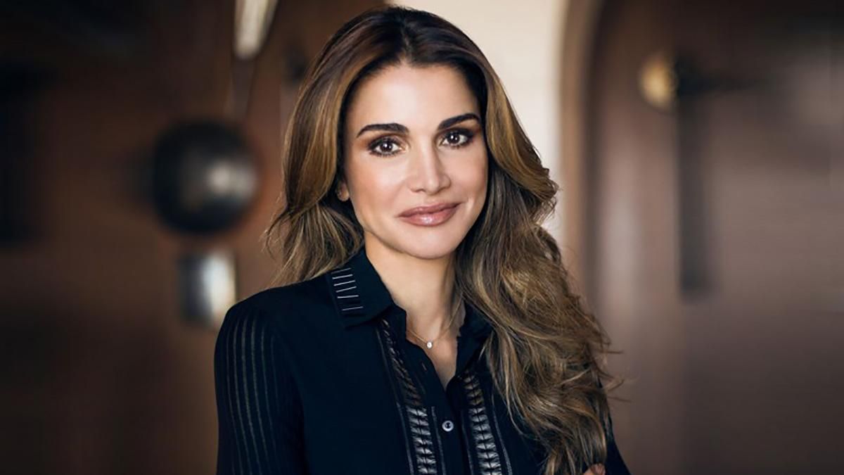 От вышиванок до потрясающих платьев: секреты стиля и успеха королевы Иордании