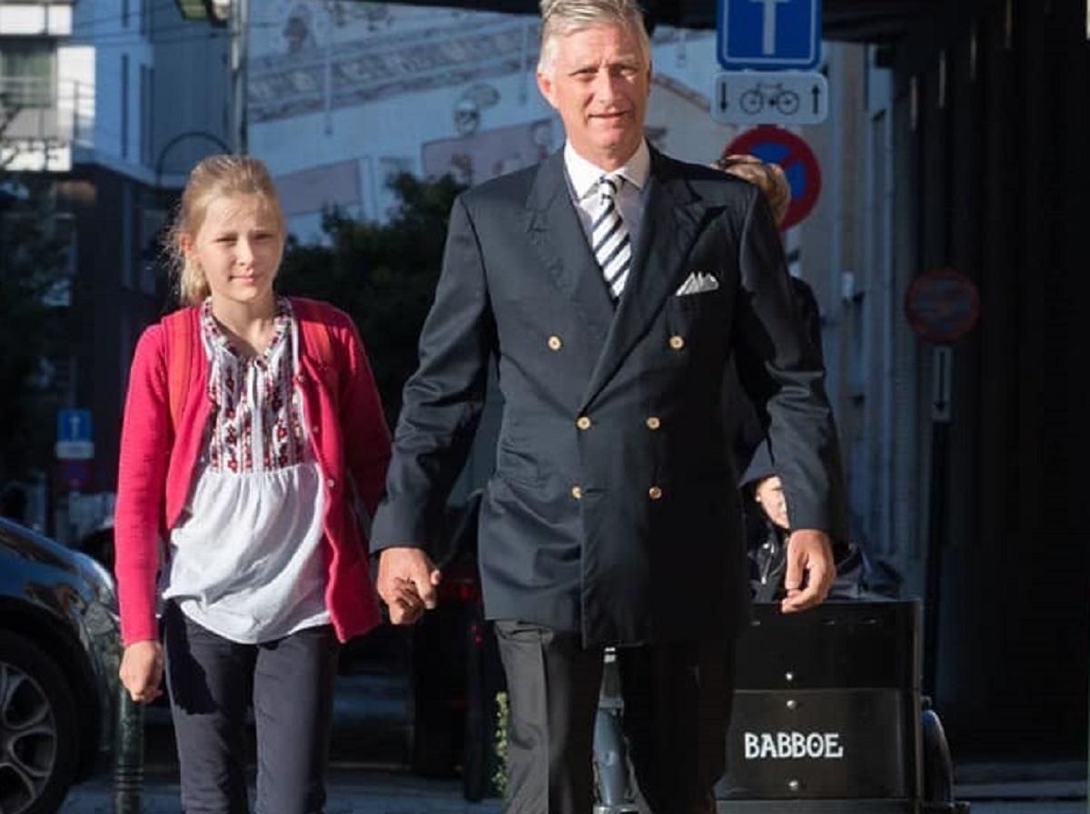 Дочь короля Бельгии надела в школу украинскую вышиванку: фото Дочь короля Бельгии надела в школу украинскую вышиванку: фото