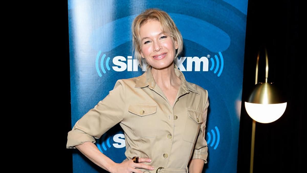 В стильном комбинезоне и на каблуках: Рене Зеллвегер представила фильм "Джуди" В стильном комбинезоне и на каблуках: Рене Зеллвегер представила фильм "Джуди"