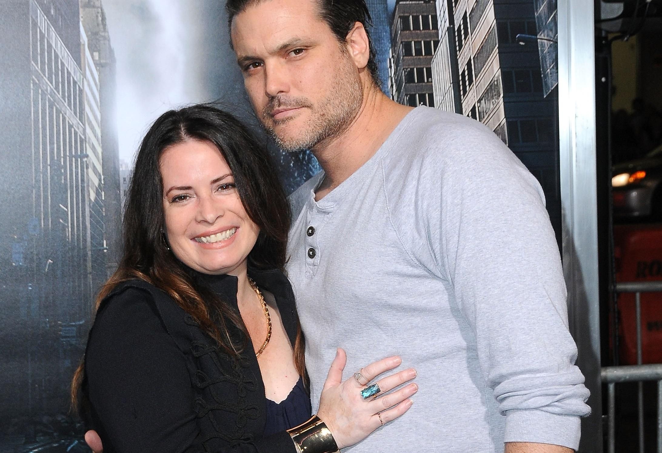 Звезда сериала "Все женщины – ведьмы" Холли Мэри Комбс вышла замуж Звезда сериала "Все женщины – ведьмы" Холли Мэри Комбс вышла замуж