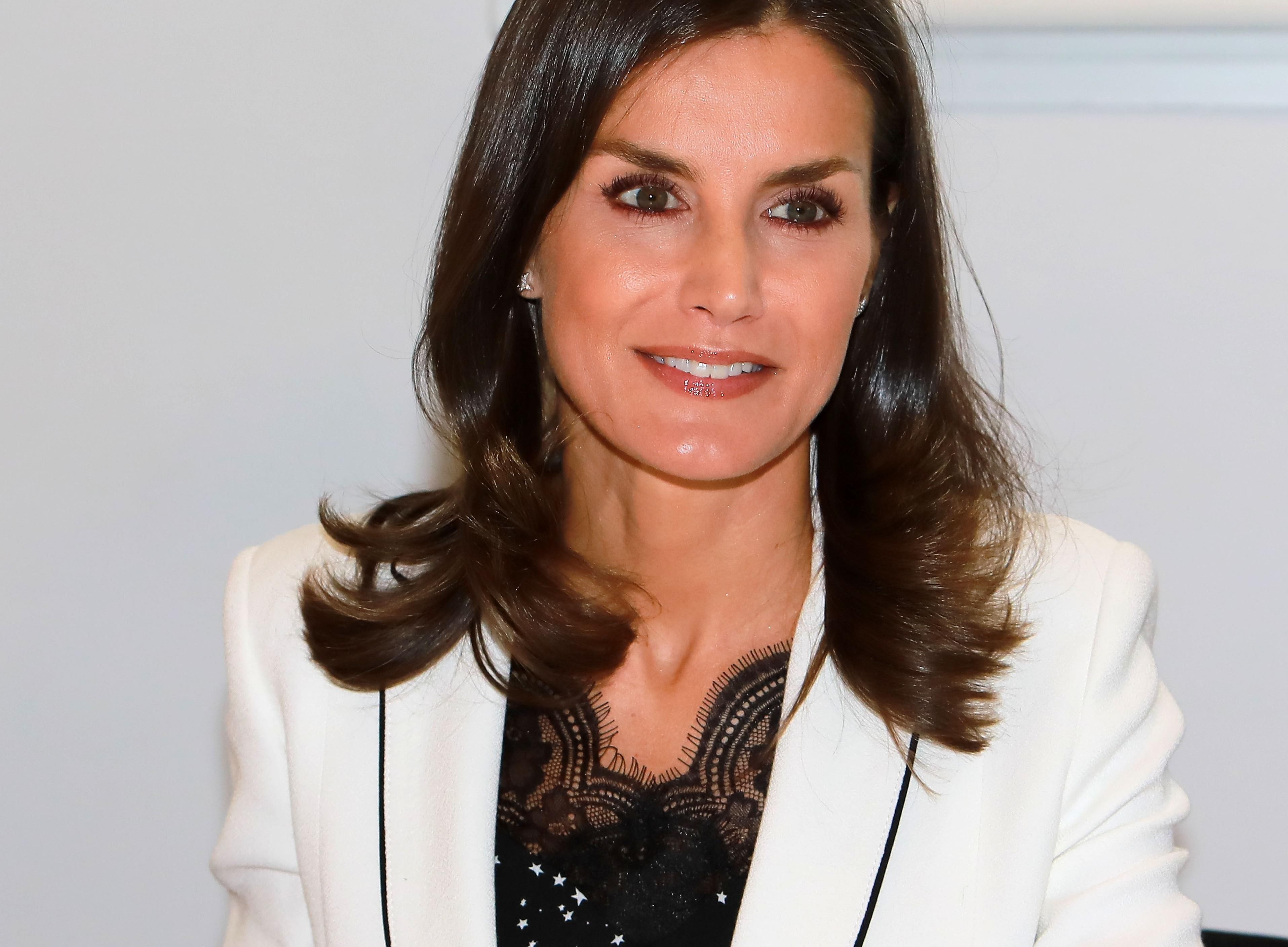 З чим носити білий жакет: бюджетна ідея від королеви Іспанії Летиції – фото З чим носити білий жакет: бюджетна ідея від королеви Іспанії Летиції – фото