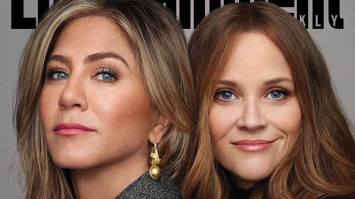 Как сестры: Энистон и Уизерспун снялись для глянца по случаю премьеры совместного сериала