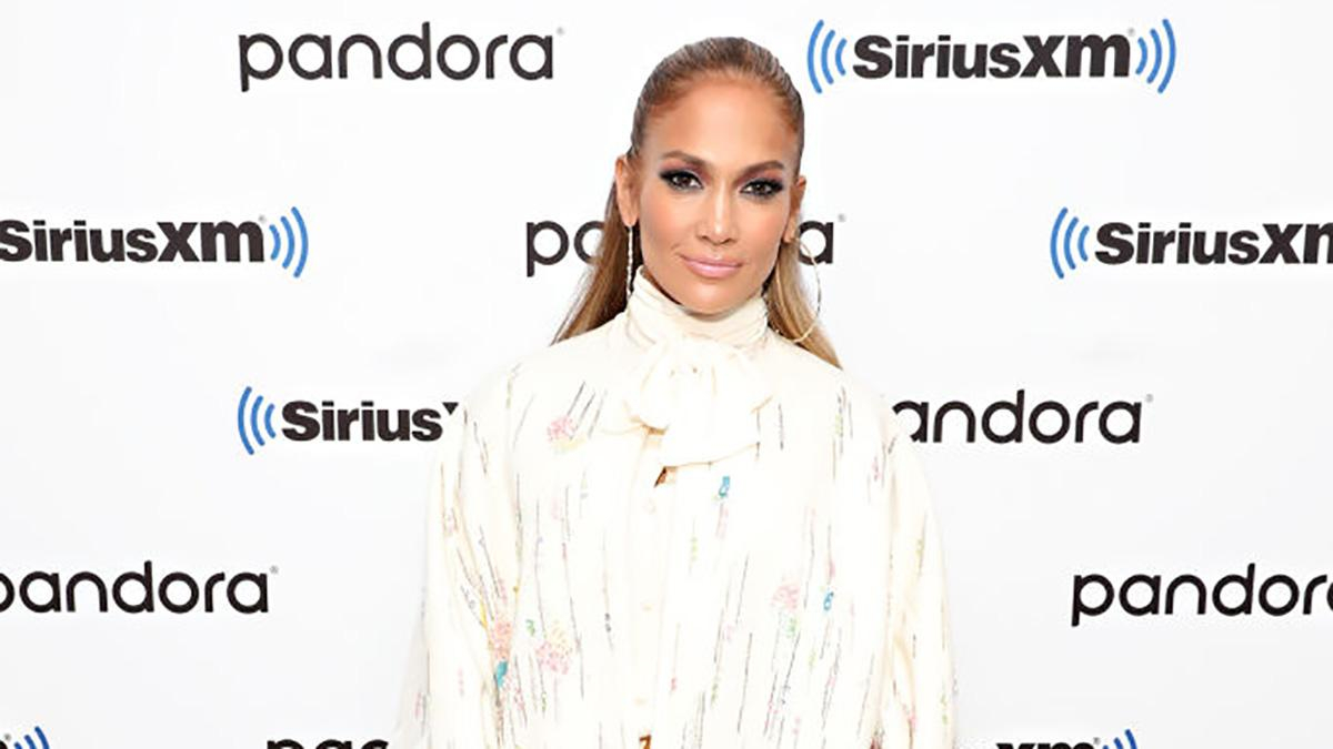 В платье за 10 тысяч долларов: Дженнифер Лопес повторила образ Селин Дион