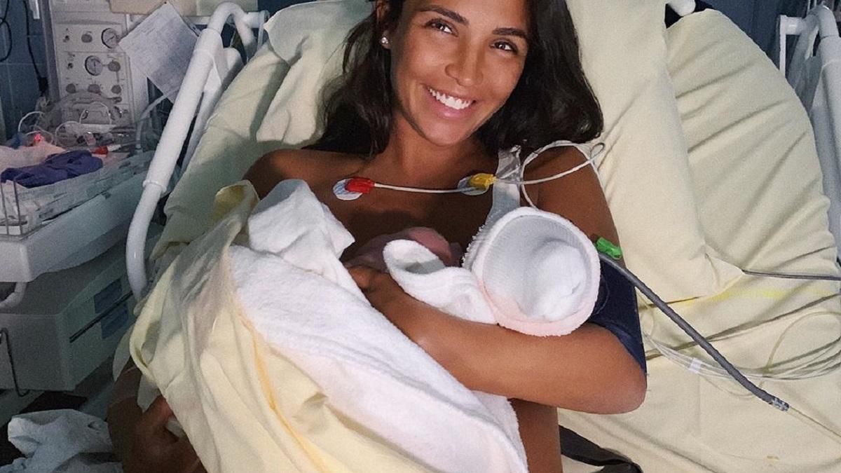 Санта Дімопулос народила другу дитину: перше фото зіркової мами з дочкою