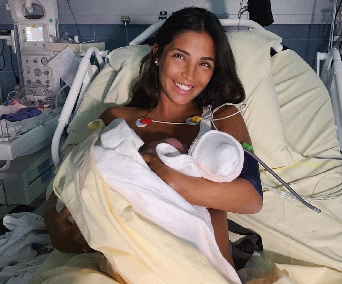 Санта Димопулос родила второго ребенка: первое фото звездной мамы Санта Димопулос родила второго ребенка: первое фото звездной мамы