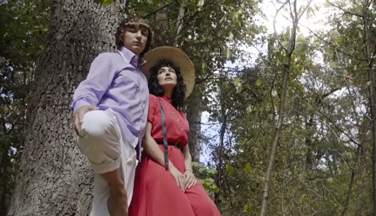 Даша Астаф'єва знялася у кліпі гурту "Курган і Агрегат": відео Даша Астаф'єва знялася у кліпі гурту "Курган і Агрегат": відео