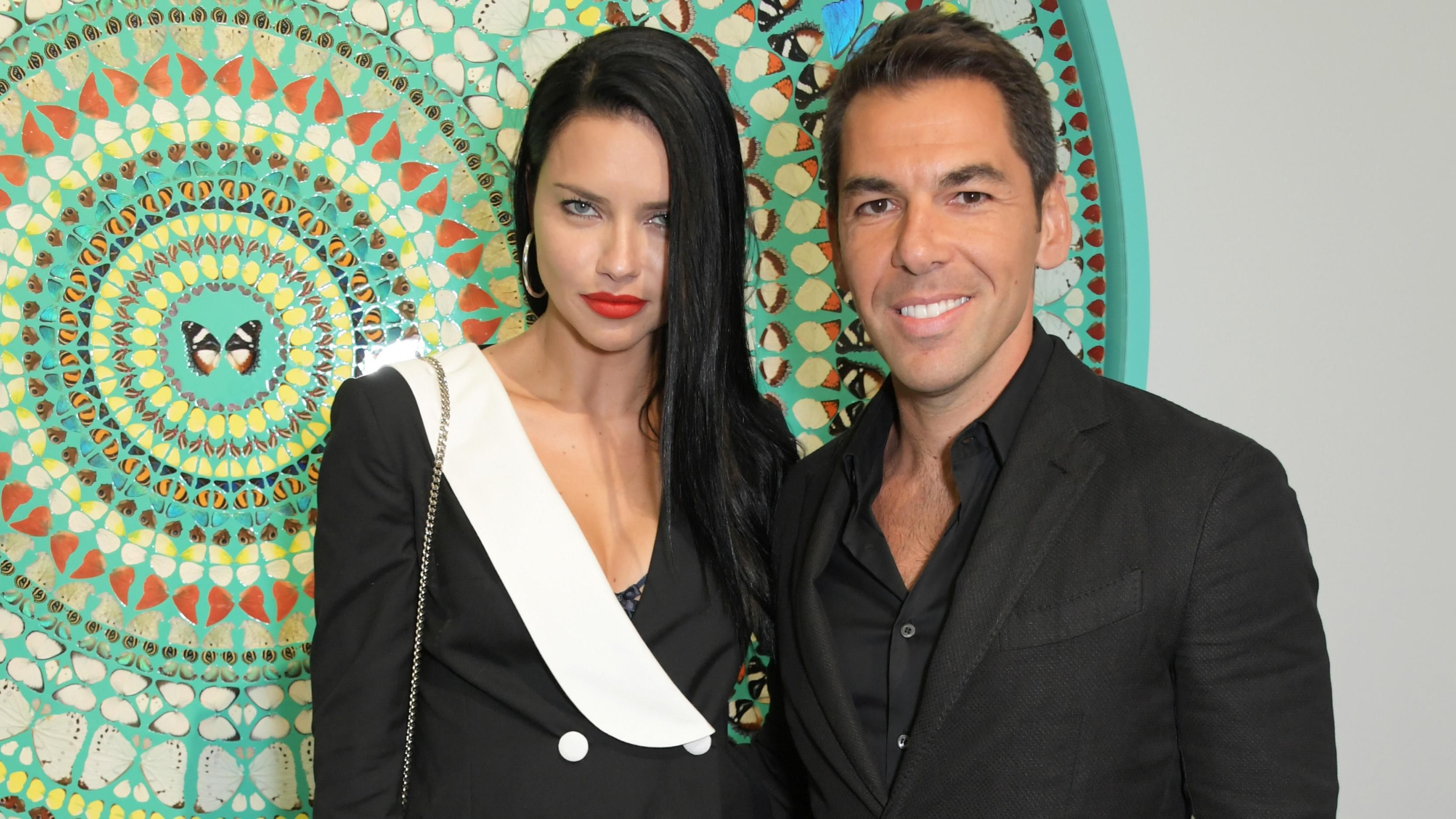 В екстремальній мінісукні: Адріана Ліма вперше вийшла в світ з новим бойфрендом В екстремальній мінісукні: Адріана Ліма вперше вийшла в світ з новим бойфрендом