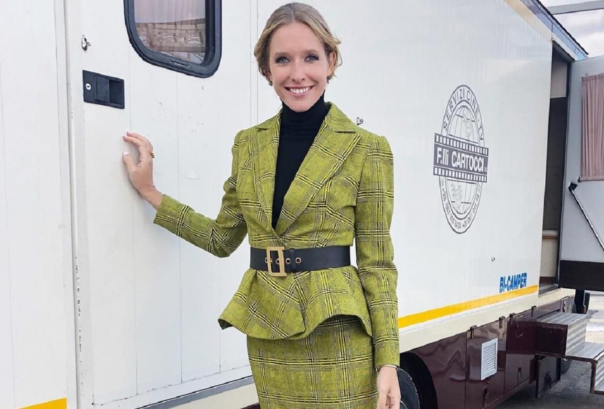 В клетчатом костюме: Катя Осадчая засветила стильный осенний look В клетчатом костюме: Катя Осадчая засветила стильный осенний look