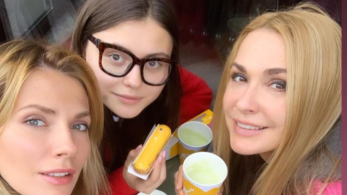 Ольга Сумская поделилась волшебными кадрами с отдыха с дочерьми Ольга Сумская поделилась волшебными кадрами с отдыха с дочерьми