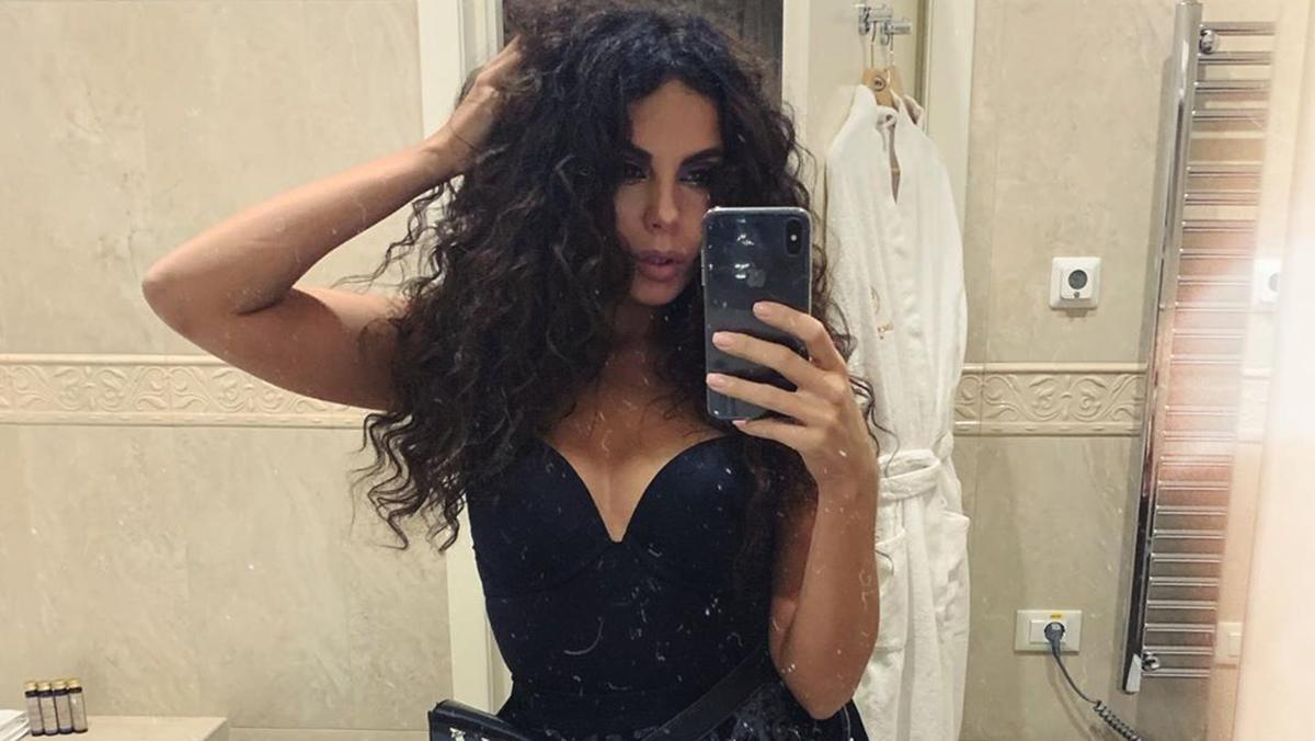 Горячее: Настя Каменских показала потрясающую фигуру на фоне моря