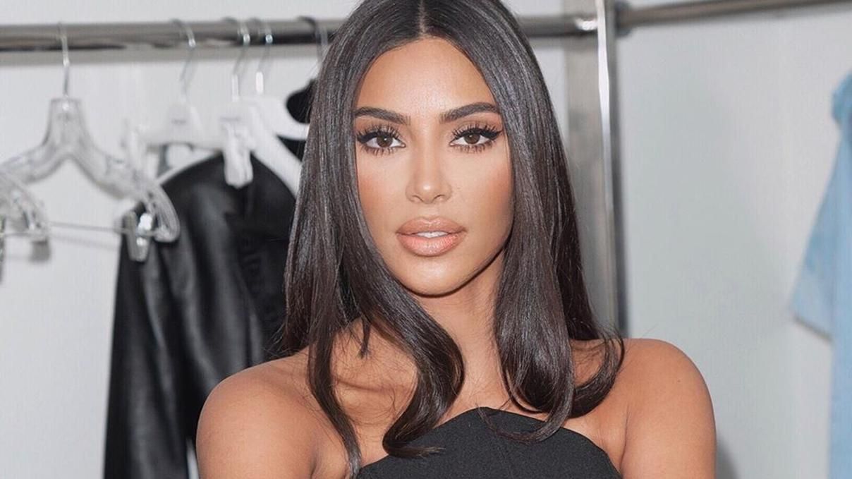 Звезда Instagram Ким Кардашян показала, как выглядела в 18 лет: потрясающее фото Звезда Instagram Ким Кардашян показала, как выглядела в 18 лет: потрясающее фото