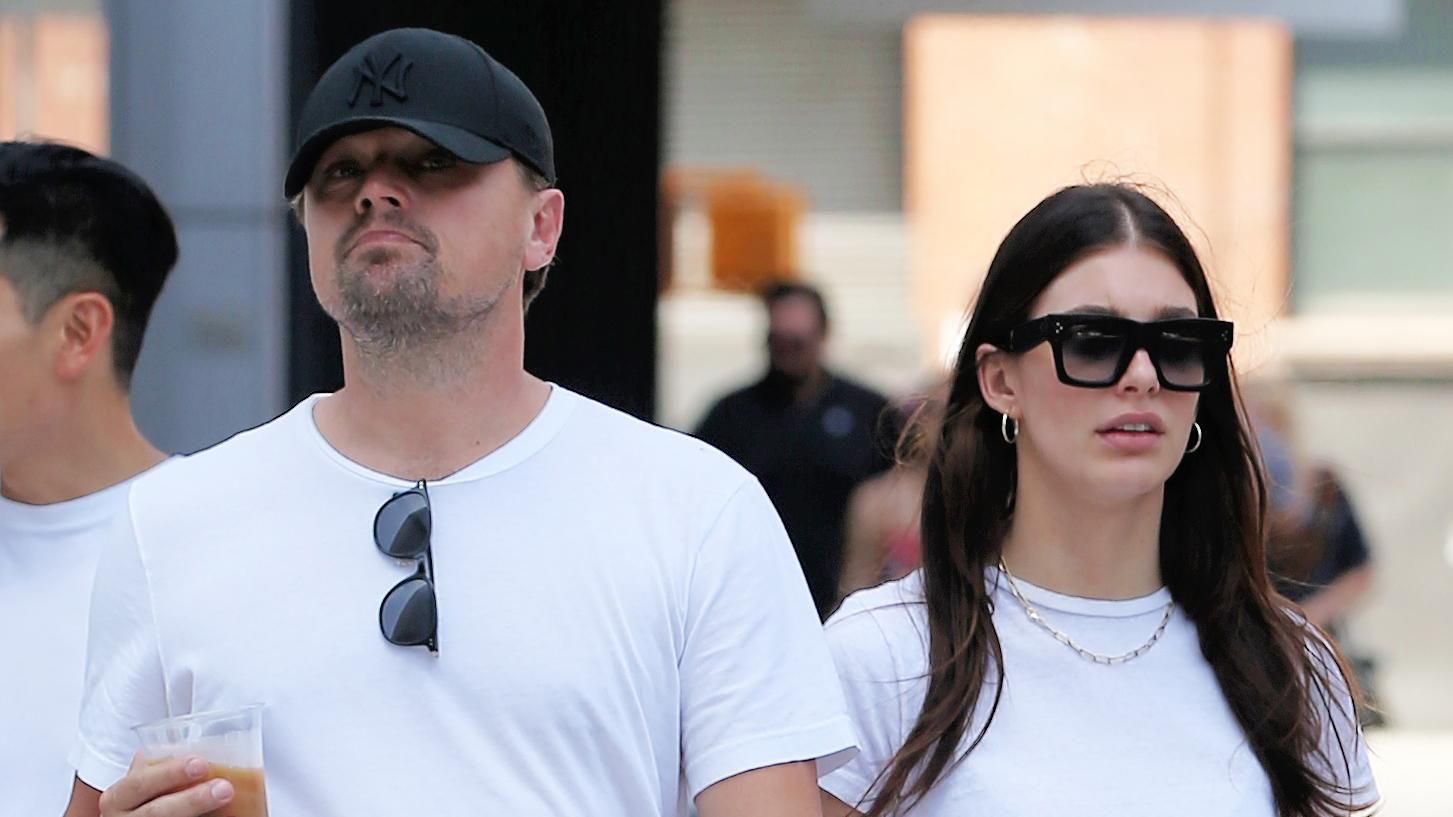 Вікенд закоханих: Леонардо Ді Капріо та його дівчину підловили за велосипедною прогулянкою Вікенд закоханих: Леонардо Ді Капріо та його дівчину підловили за велосипедною прогулянкою