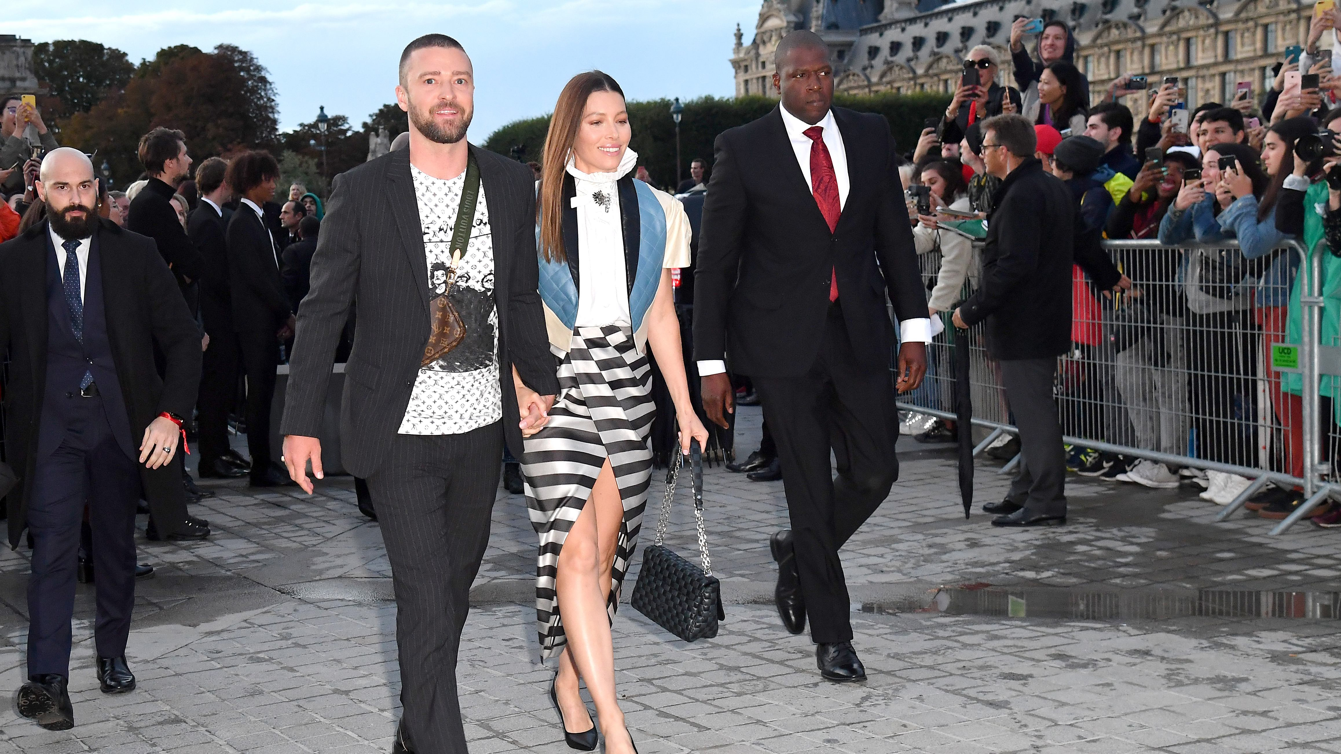 Очередной курьез: пранкер-украинец Седюк схватил за ногу Тимберлейка в Париже – видео