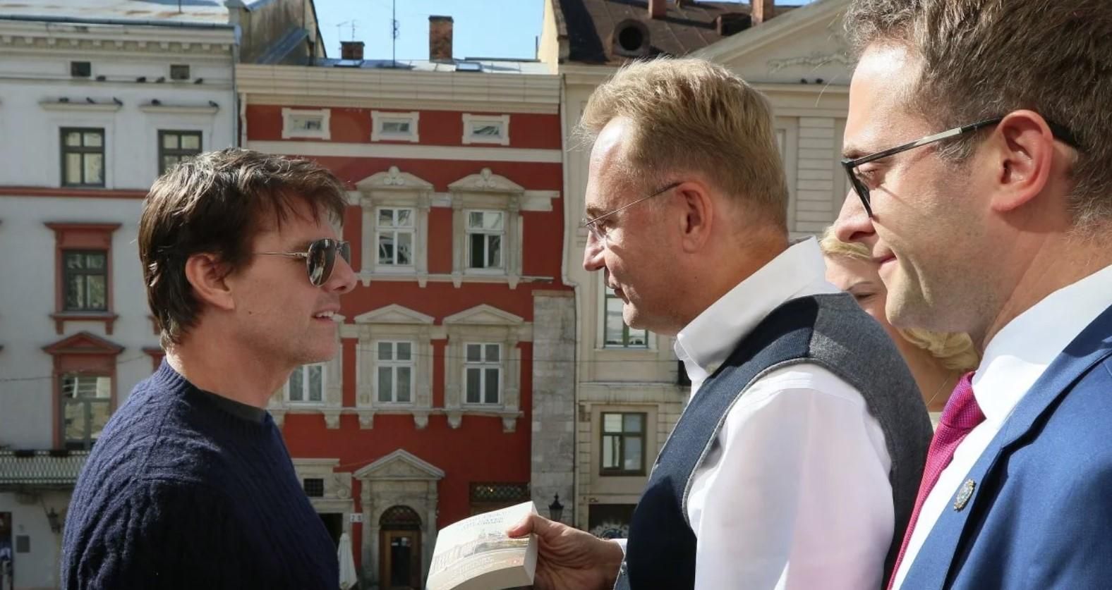 Навіщо Том Круз прилетів до Львова - фото Навіщо Том Круз прилетів до Львова - фото