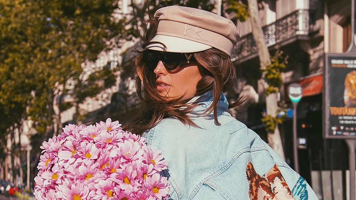 Изабель Гулар потрясла своим образом в Париже: стильное фото Изабель Гулар потрясла своим образом в Париже: стильное фото