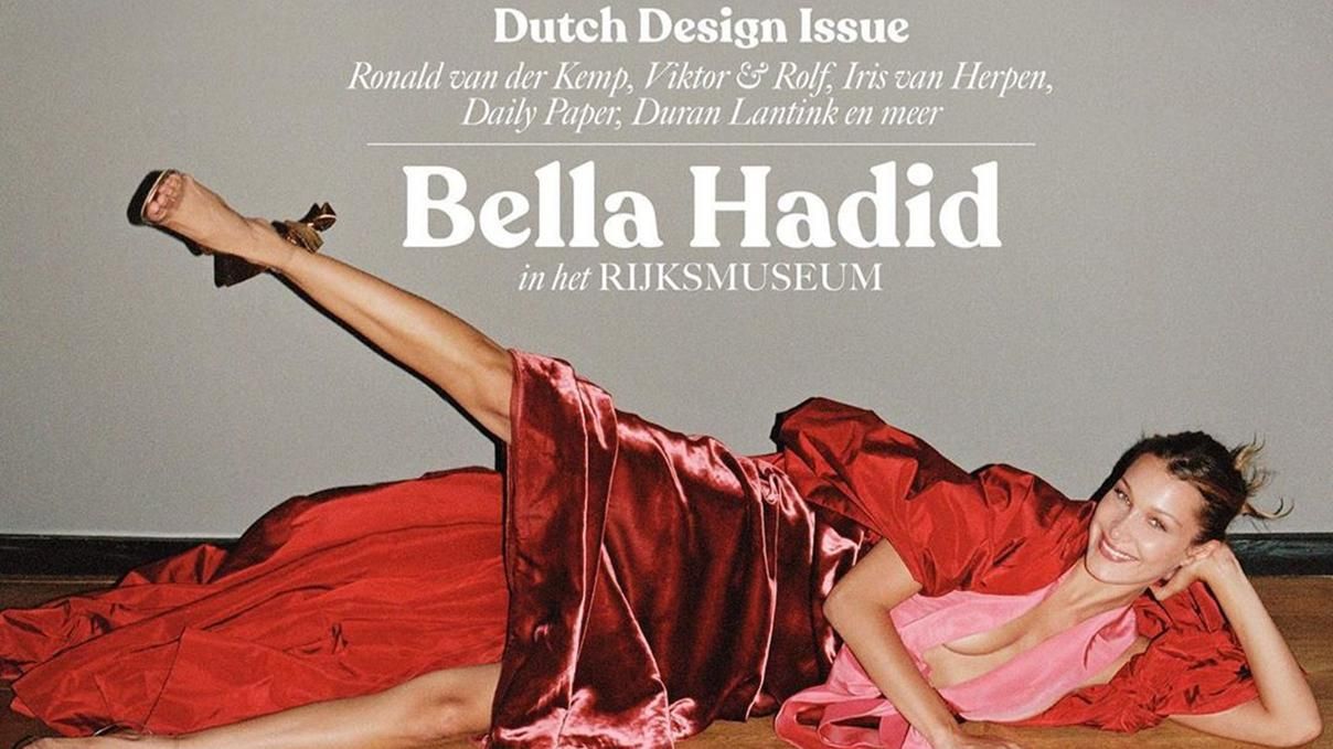 Белла Хадид разлеглась на полу музея, позируя для обложки Vogue: впечатляющее фото