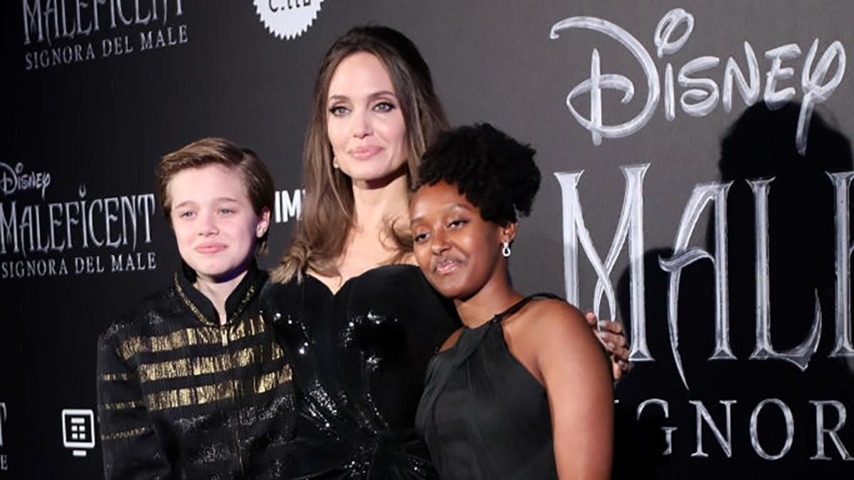 Анджелина Джоли засветила роскошное вечернее платье на кинопремьере: фото