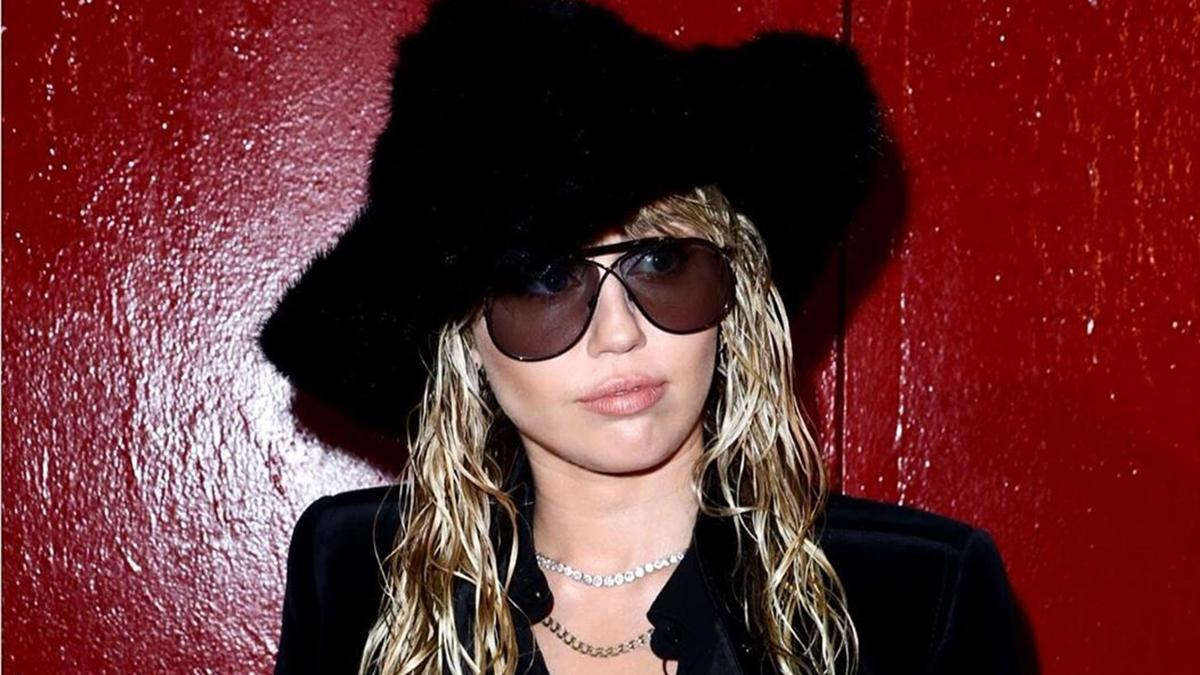 Майли Сайрус попала в больницу: первые фото артистки