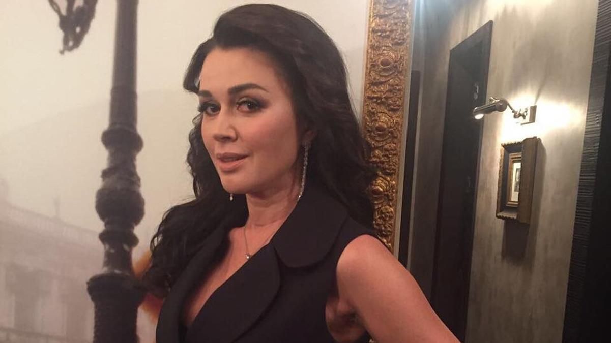 Акторка Анастасія Заворотнюк потрапила до реабілітаційної клініки з парезом, – ЗМІ Акторка Анастасія Заворотнюк потрапила до реабілітаційної клініки з парезом, – ЗМІ