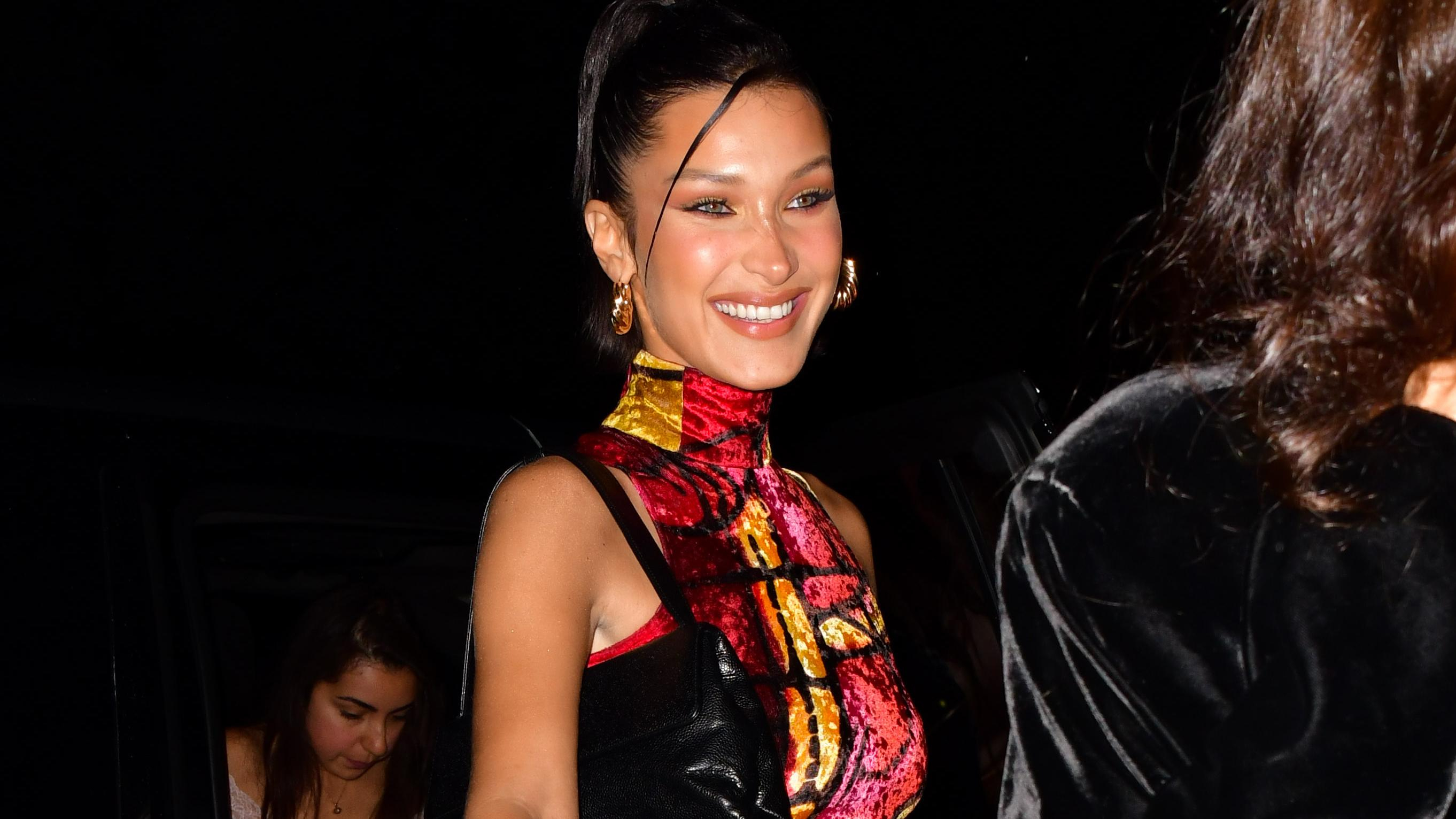 Как носить платья из 90-х: Белла Хадид показывает на собственном примере