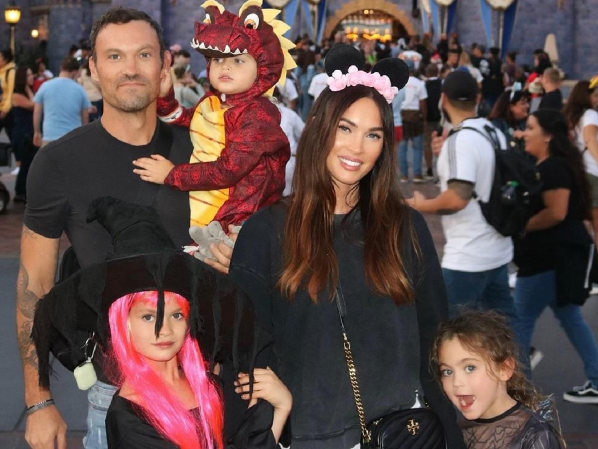 Акторка Меган Фокс показала сімейні фото з Діснейленду Акторка Меган Фокс показала сімейні фото з Діснейленду