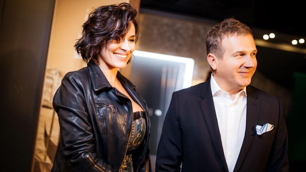 Надежда Мейхер прокомментировала поцелуи с Юрием Горбуновым в сериале "Большие Вуйки" Надежда Мейхер прокомментировала поцелуи с Юрием Горбуновым в сериале "Большие Вуйки"