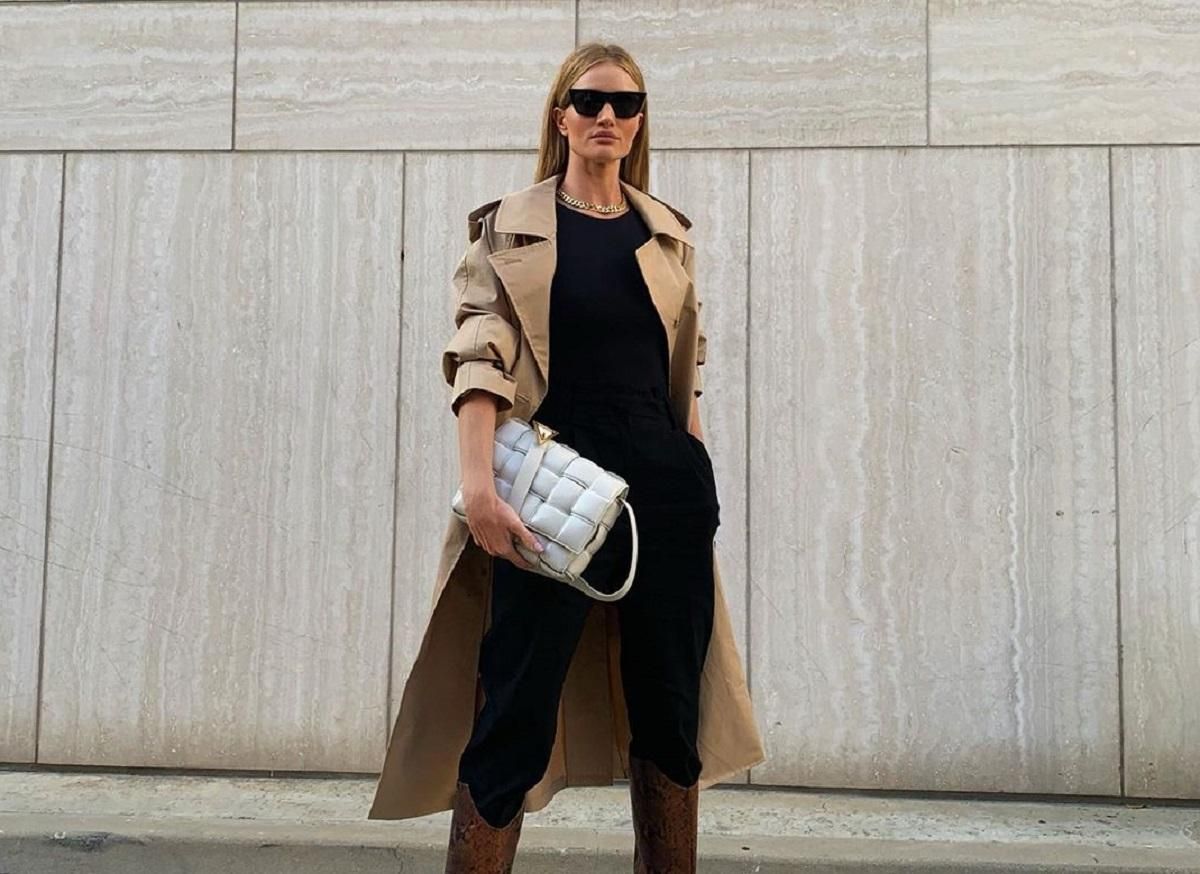 Базовий гардероб: Розі Гантінгтон-Вайтлі показує, як стильно носити тренч