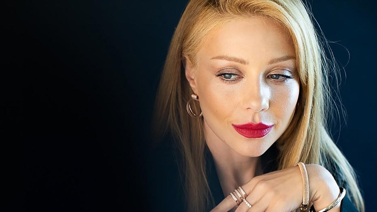 Как бы Тина Кароль выглядела в сериале "Симпсоны": смешное фото