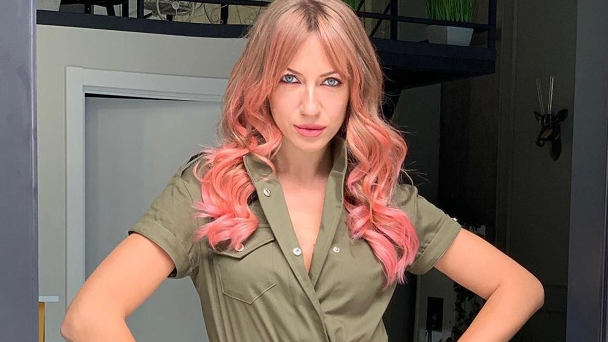 Леся Никитюк курьезно объяснила смену имиджа, спародировав известную телеведущую Леся Никитюк курьезно объяснила смену имиджа, спародировав известную телеведущую