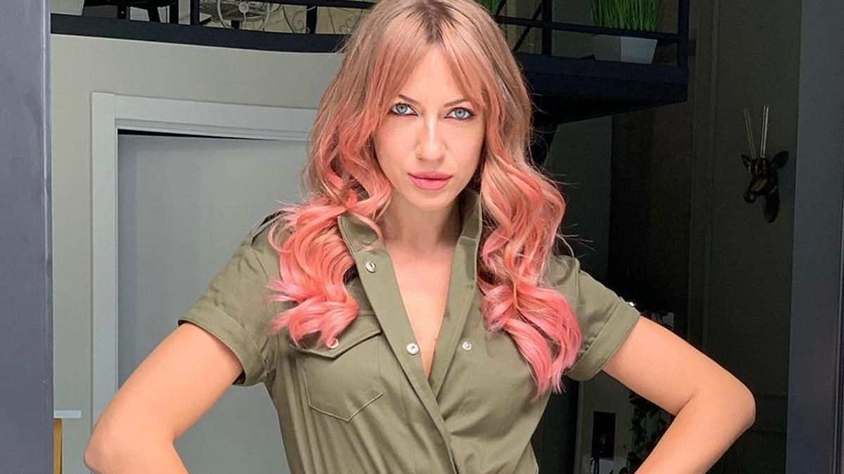 Леся Никитюк курьезно объяснила смену имиджа, спародировав известную телеведущую