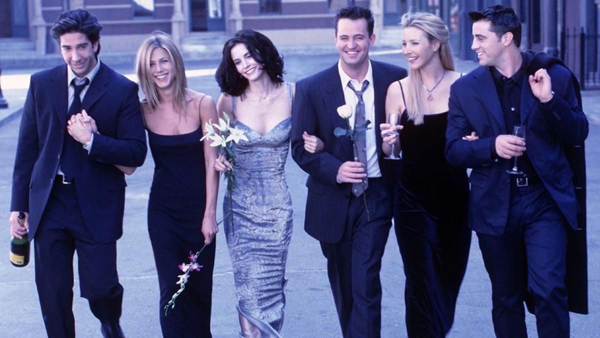 "Друзі" разом: Дженніфер Еністон опублікувала селфі з акторами серіалу "Друзі" разом: Дженніфер Еністон опублікувала селфі з акторами серіалу