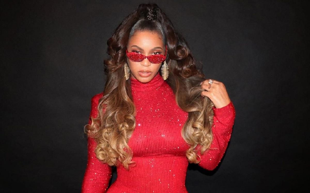 Королева выбирает пламенный красный: 38-летняя Бейонсе показала горячий образ Королева выбирает пламенный красный: 38-летняя Бейонсе показала горячий образ