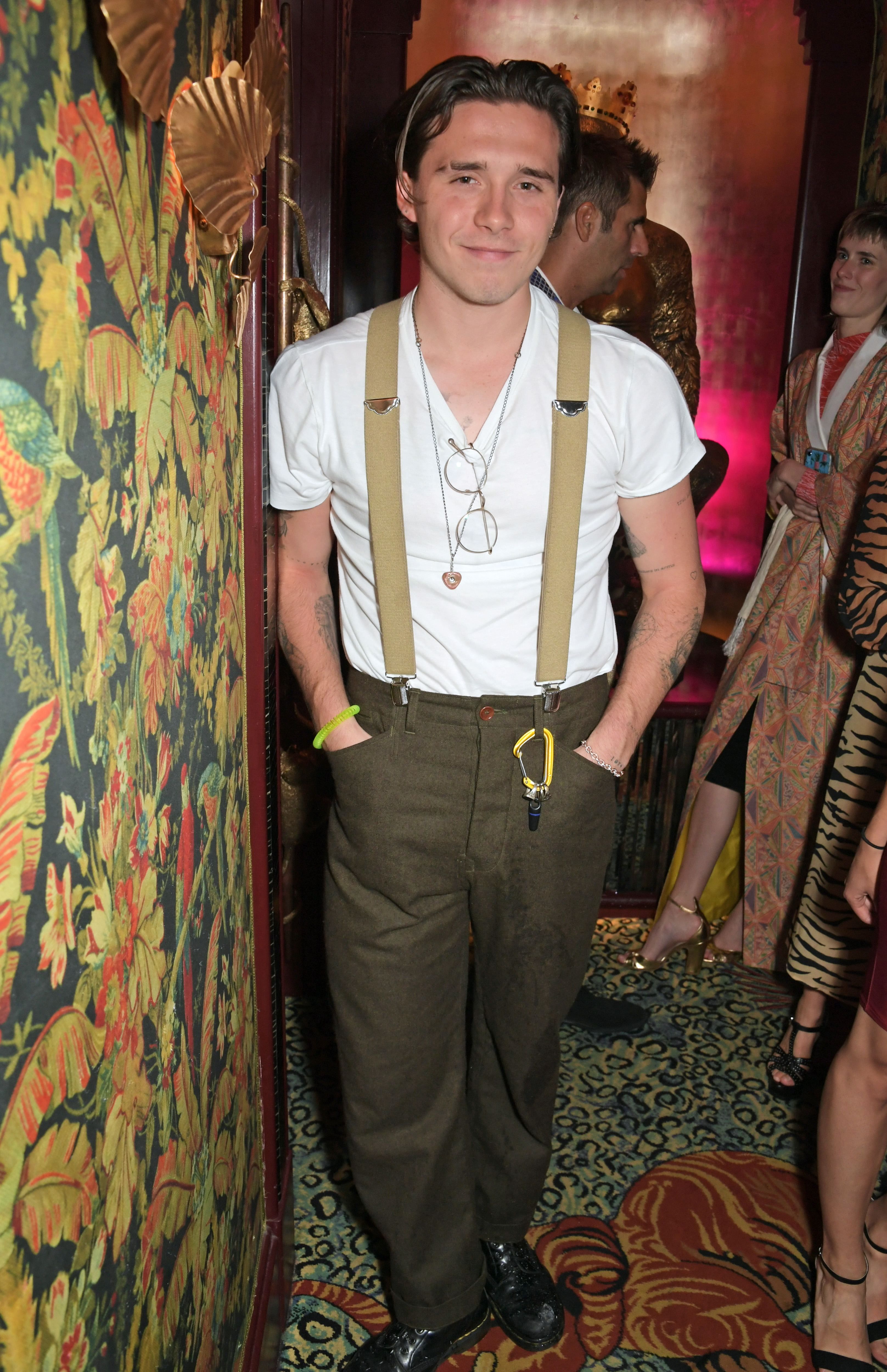 Бруклін Бекхем закрутив новий роман з дівчиною, яка старша за нього: фото Бруклін Бекхем закрутив новий роман з дівчиною, яка старша за нього: фото