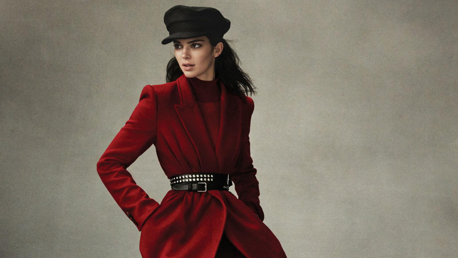 Клетка, миди и анималистический принт: Кендалл Дженнер показывает, что одевать этой осенью